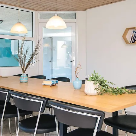 10 Person In Blåvand