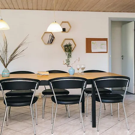 10 Person In Bl Vand * Blavand